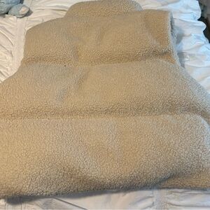 Cozy Sherpa Throw Blanket in Beige